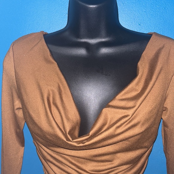 Drape Neck Ruched Side Hanky Hem Tee - Picture 4 of 6